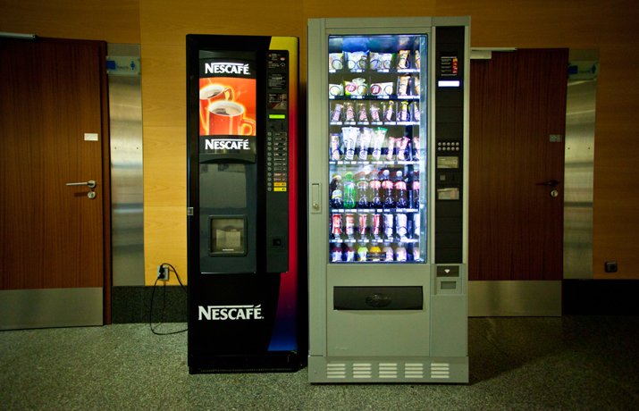 Zestaw automatów vendingowych, ściana vendingowa